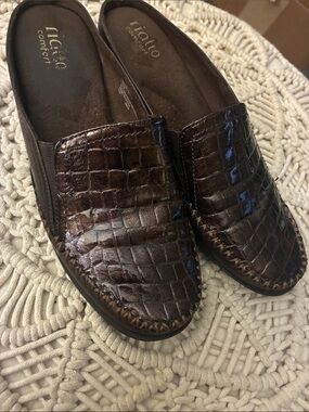 Rialto Dark Brown Croc-Embossed Slip-On Loafers